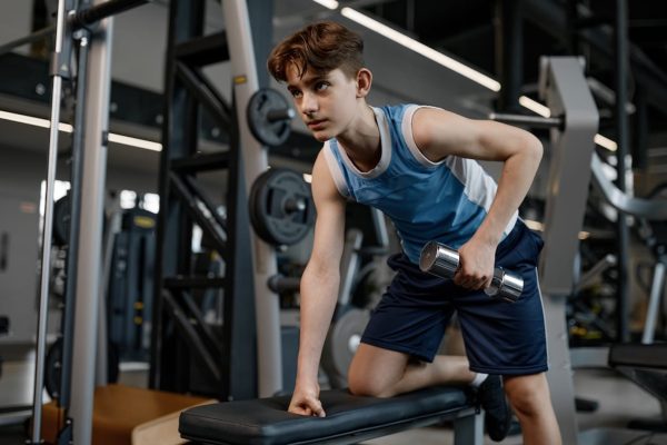 Adolescentes recurren a la creatina, no a los esteroides, para desarrollar músculo