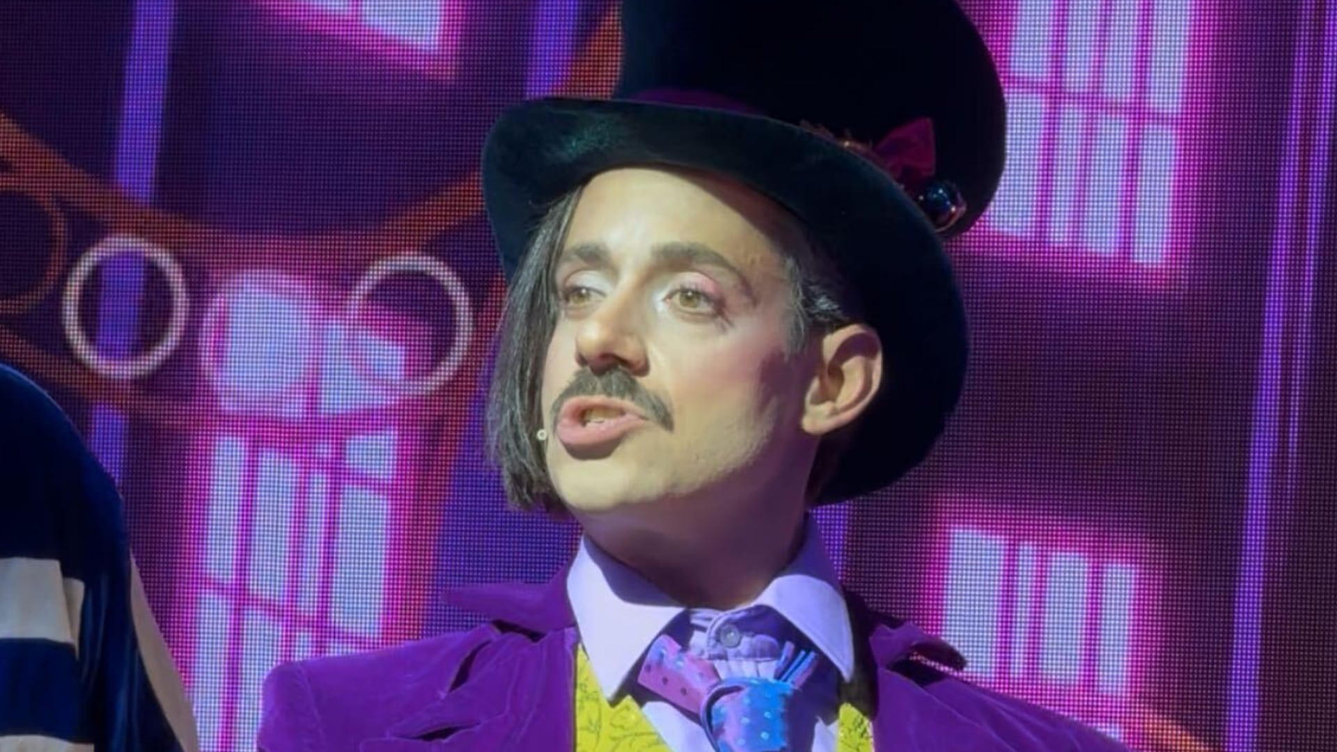 Willy Wonka invadió calle Corrientes: el adelanto de Charlie y la fábrica de chocolate a pura magia y canto