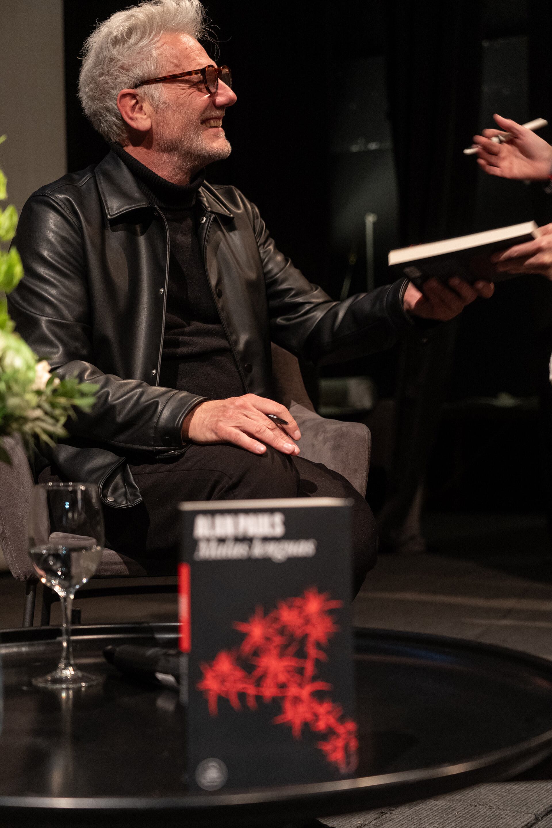 Pauls cree que las cartas van a volver en algún momento. 
