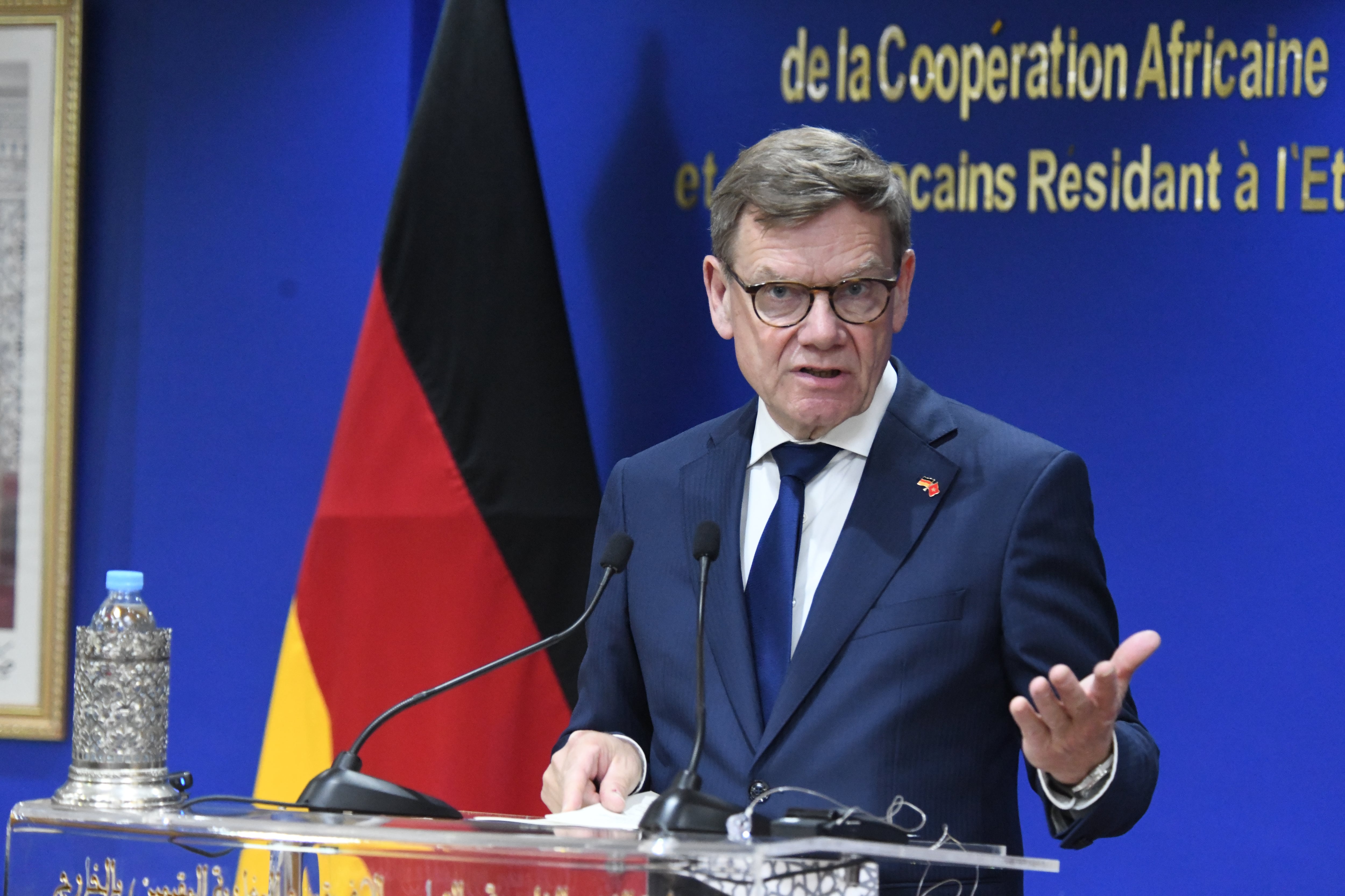 El Ministro de Asuntos Exteriores de Alemania, Johann Wadephul, asiste a una rueda de prensa conjunta con el Ministro de Asuntos Exteriores de Marruecos, Nasser Bourita (no fotografiado), durante su reunión en Rabat, Marruecos, el 30 de abril de 2026. (Alemania, Marruecos) EFE/EPA/JALAL MORCHIDI 