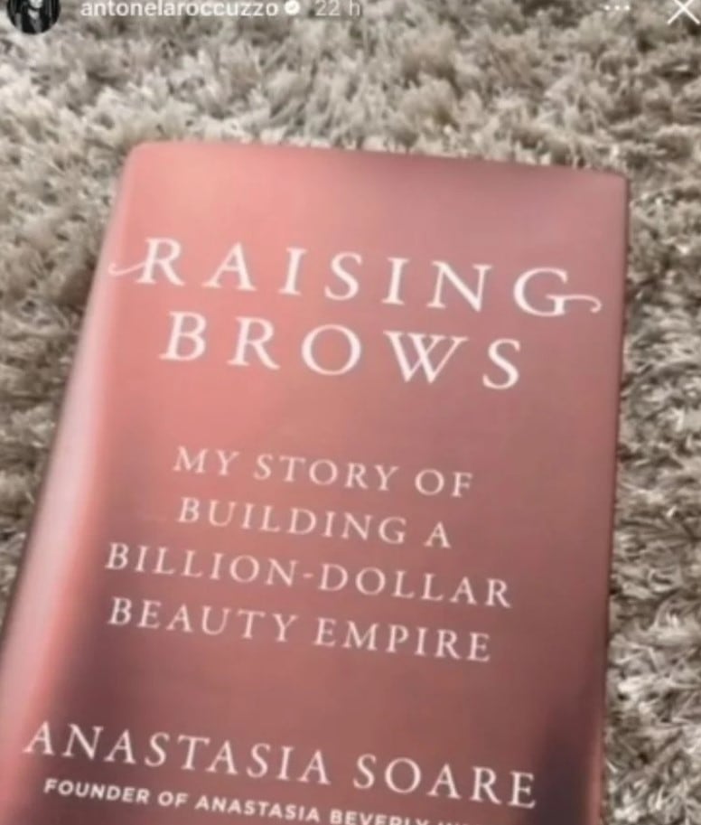 Antonela Roccuzzo sorprendió con una nueva lectura para reflexionar lejos del género fantástico
