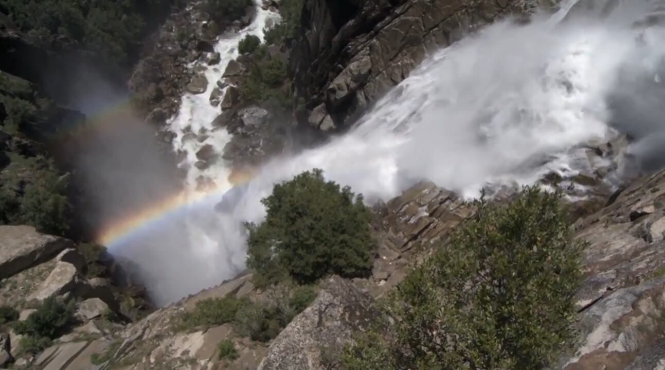 La predicción de moonbows en Yosemite es posible gracias a los modelos astronómicos desarrollados por expertos como Donald Olson y Brian Hawkins (YouTube: yosemitenationalpark)
