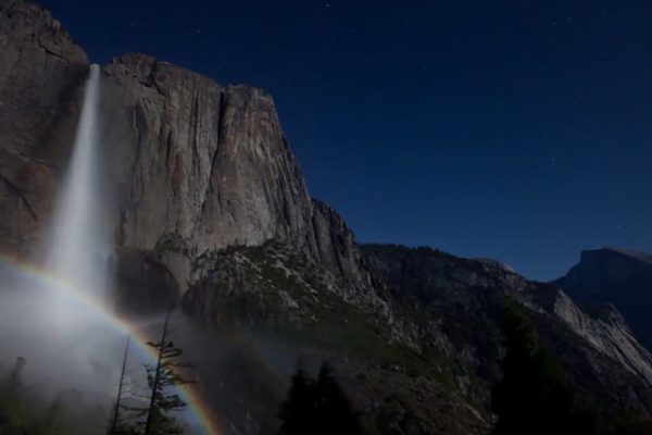 Arcos lunares, el fenómeno nocturno que ocurre casi cada año en Yosemite y pocos logran presenciar