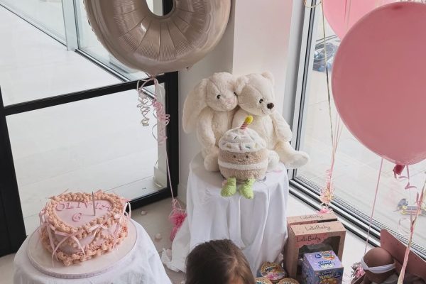 Así fue el íntimo cumpleaños de Olivia, la hija de Enzo Fernández y Valentina Cervantes, en Londres