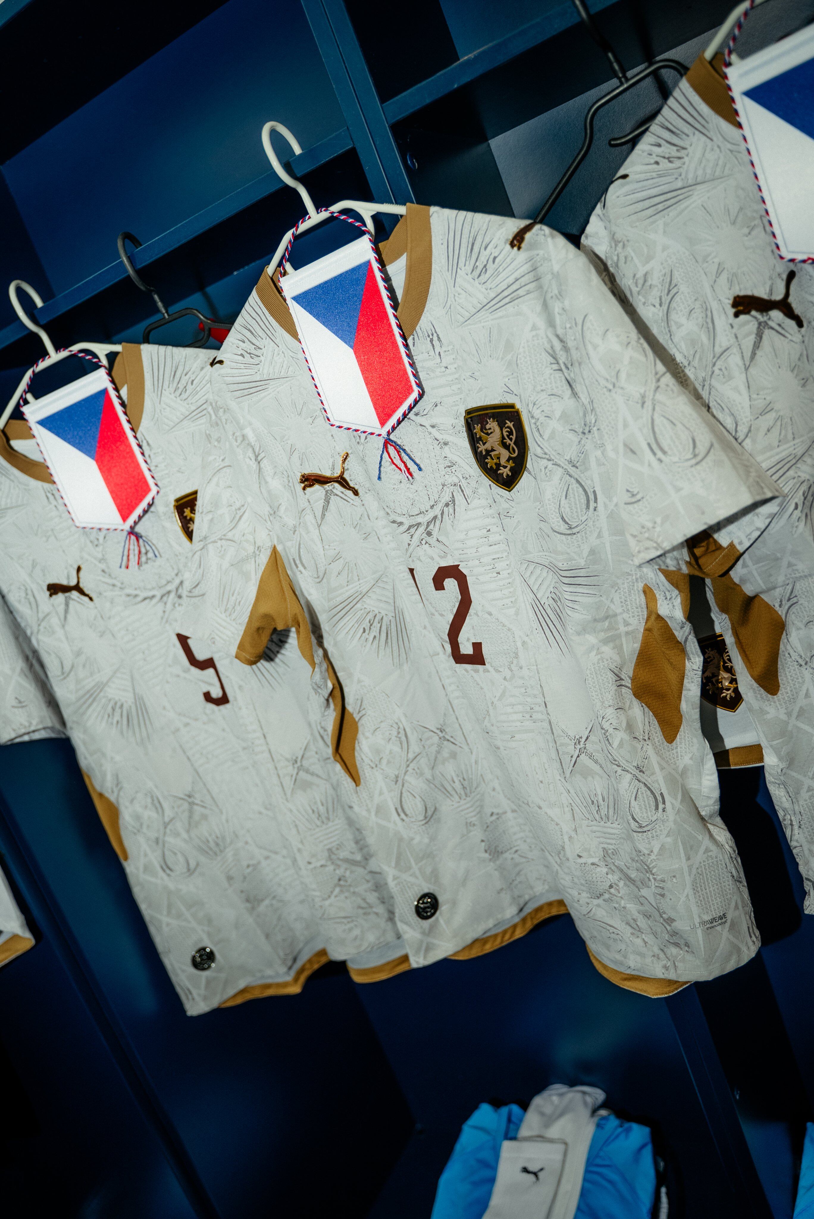 La camiseta suplente de República Checa (@ceskarepre_cz)