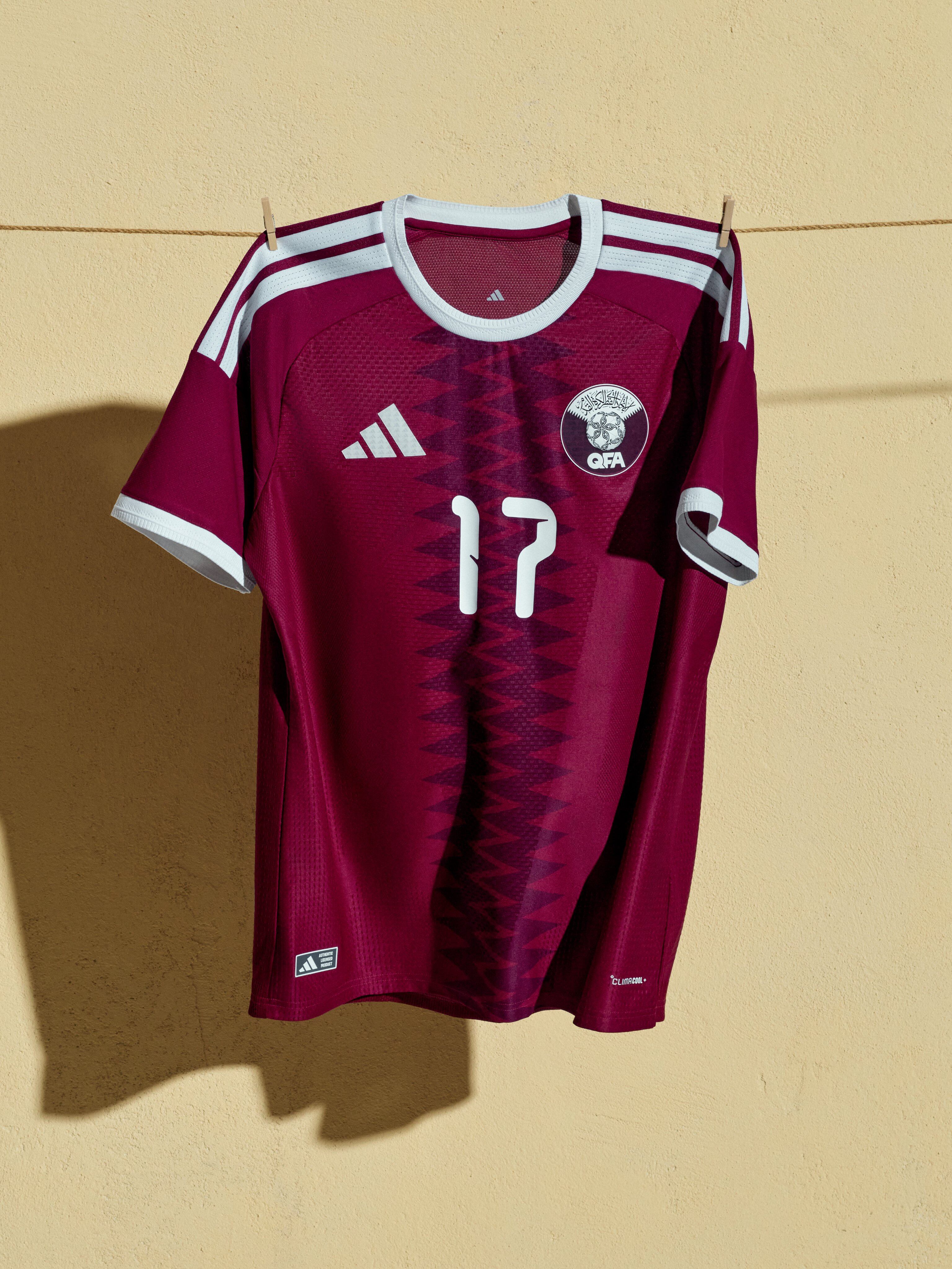 La casaca titular de Qatar