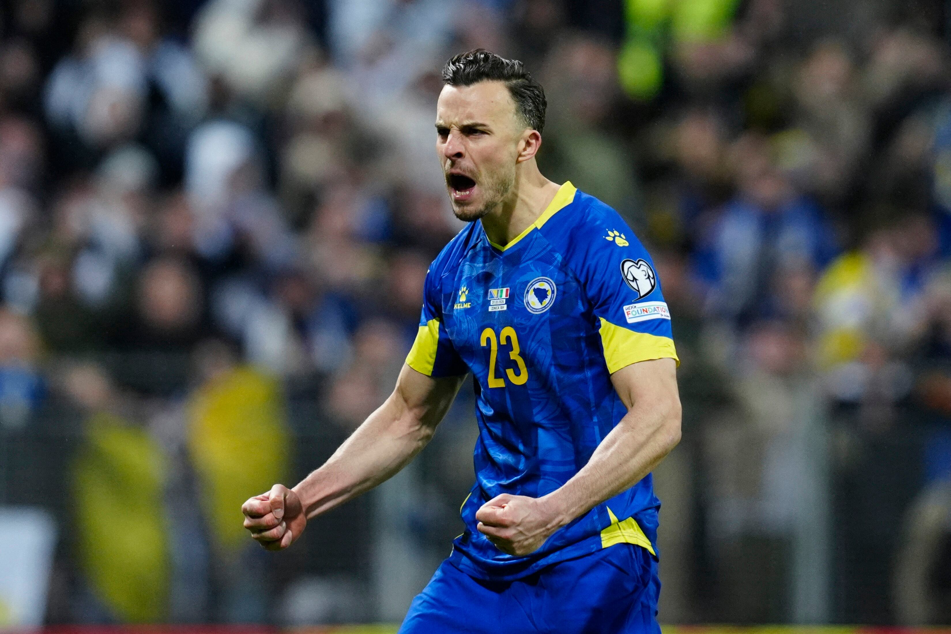 La camiseta local de Bosnia (REUTERS/Matteo Ciambelli)