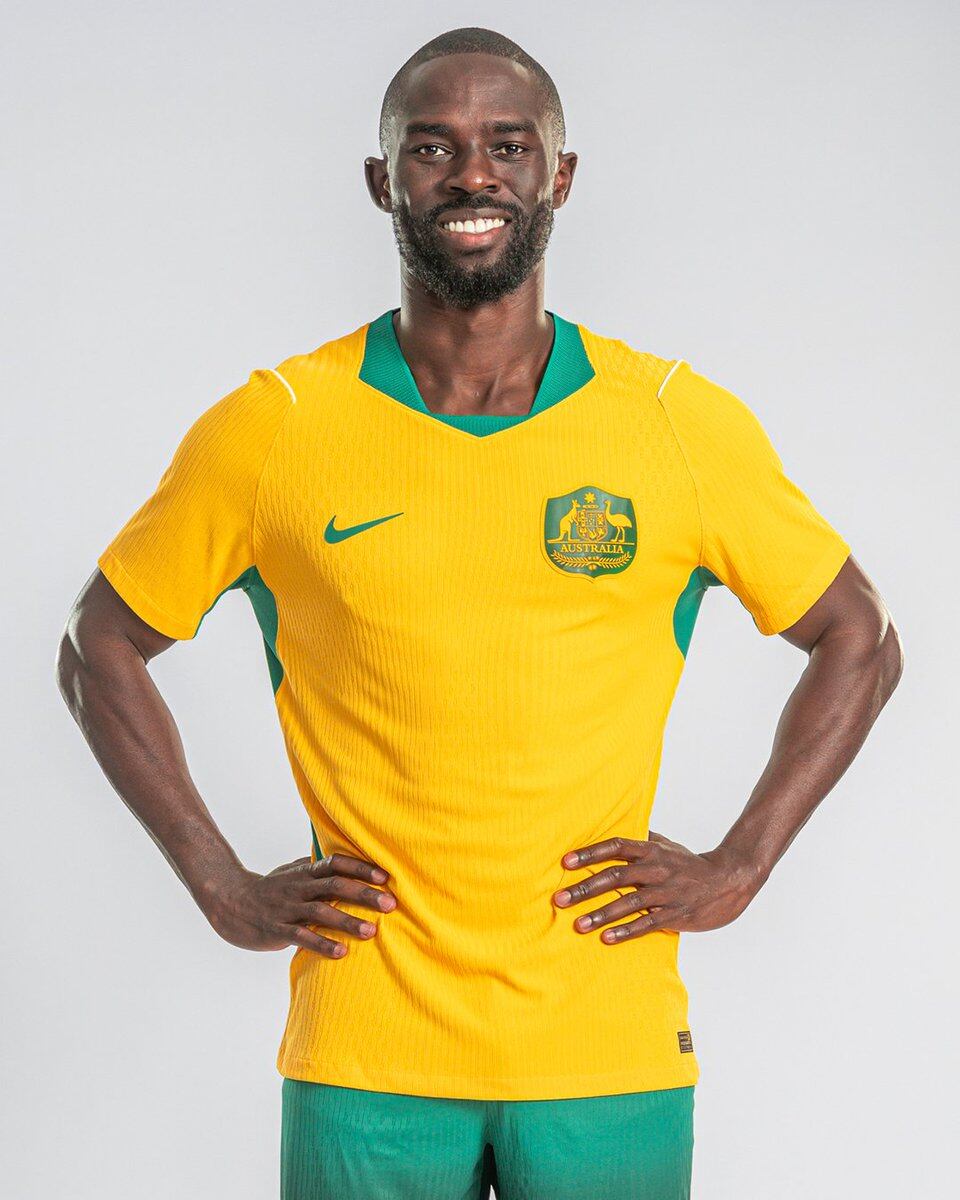 La camiseta titular de Australia para el Mundial (@Socceroos)