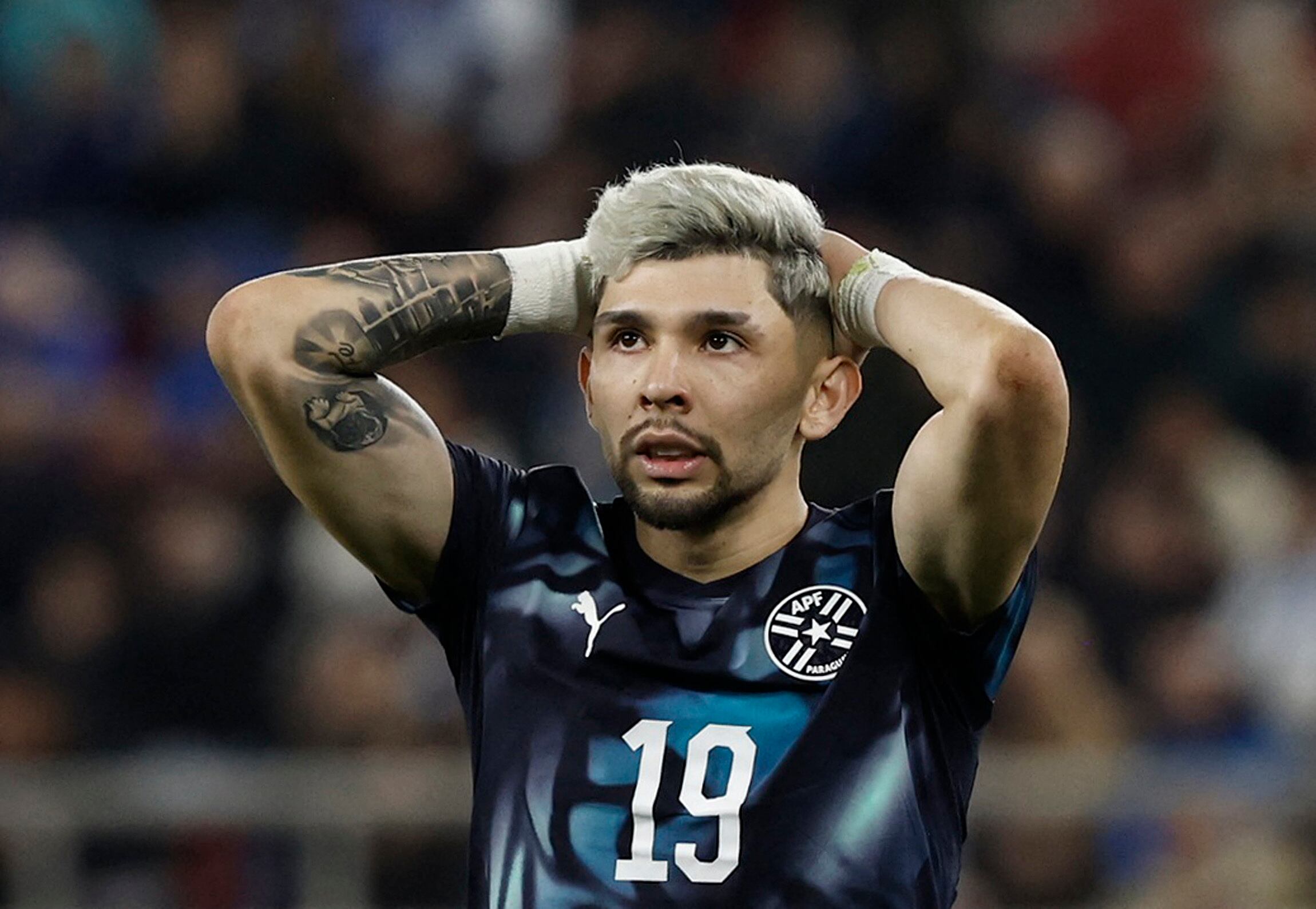 La camiseta suplente de Paraguay (REUTERS/Louiza Vradi)