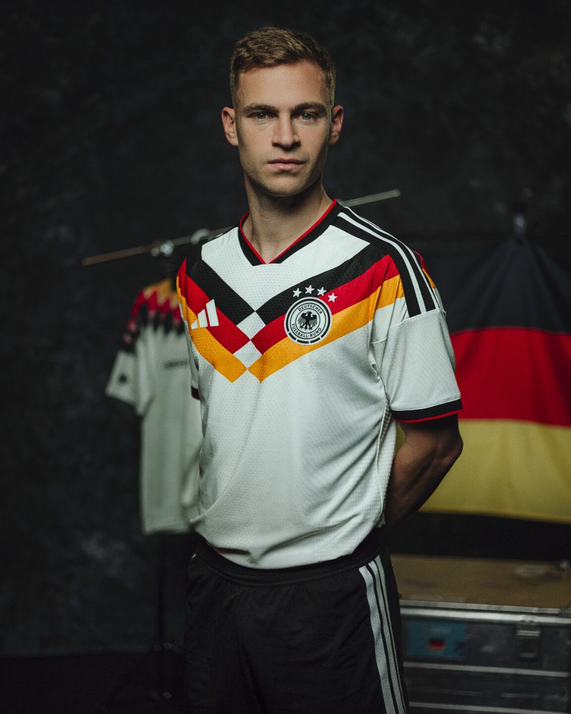 En homenaje a modelos más viejos, la casaca titular de Alemania (@DFB_Team)