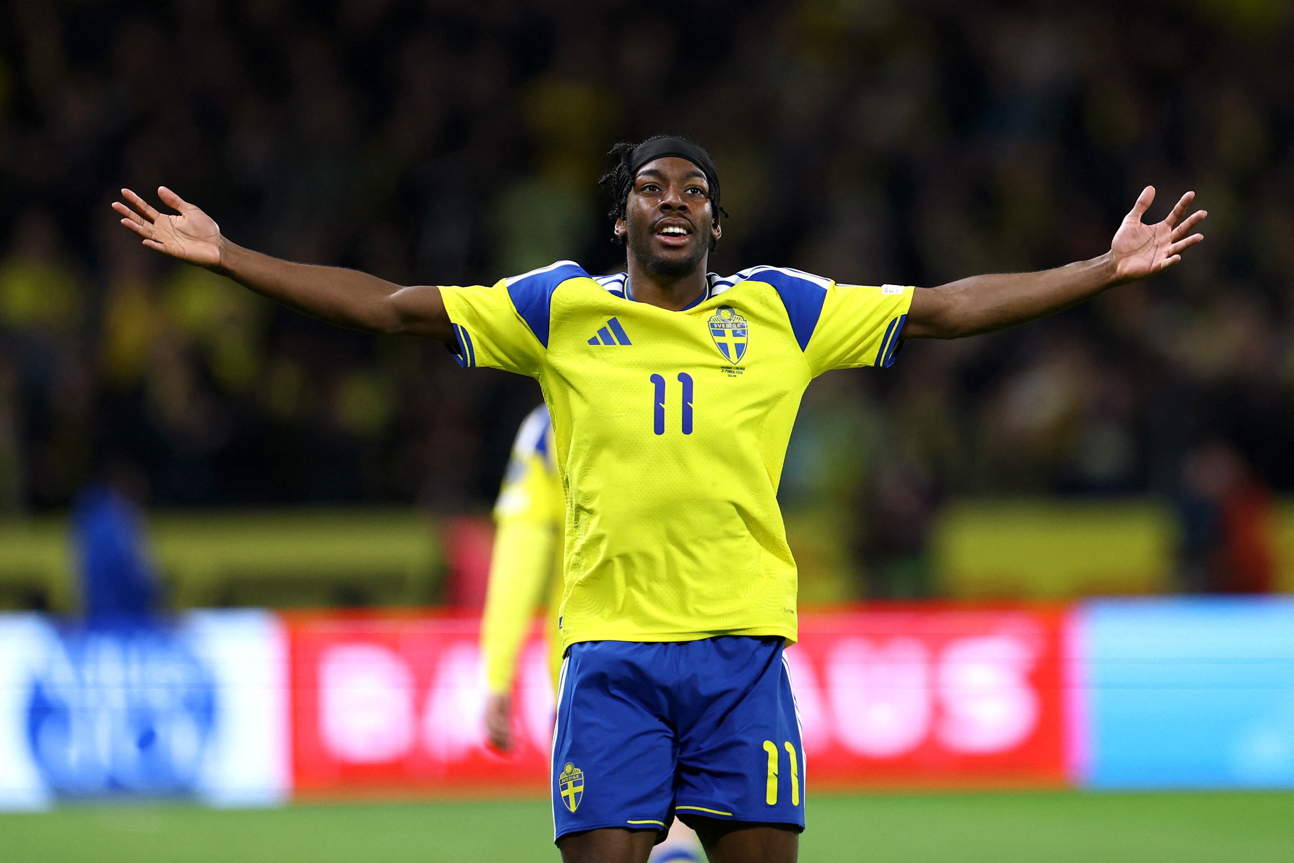 Anthony Elanga, una de las figuras de Suecia, con la camiseta titular (REUTERS/Kacper Pempel)