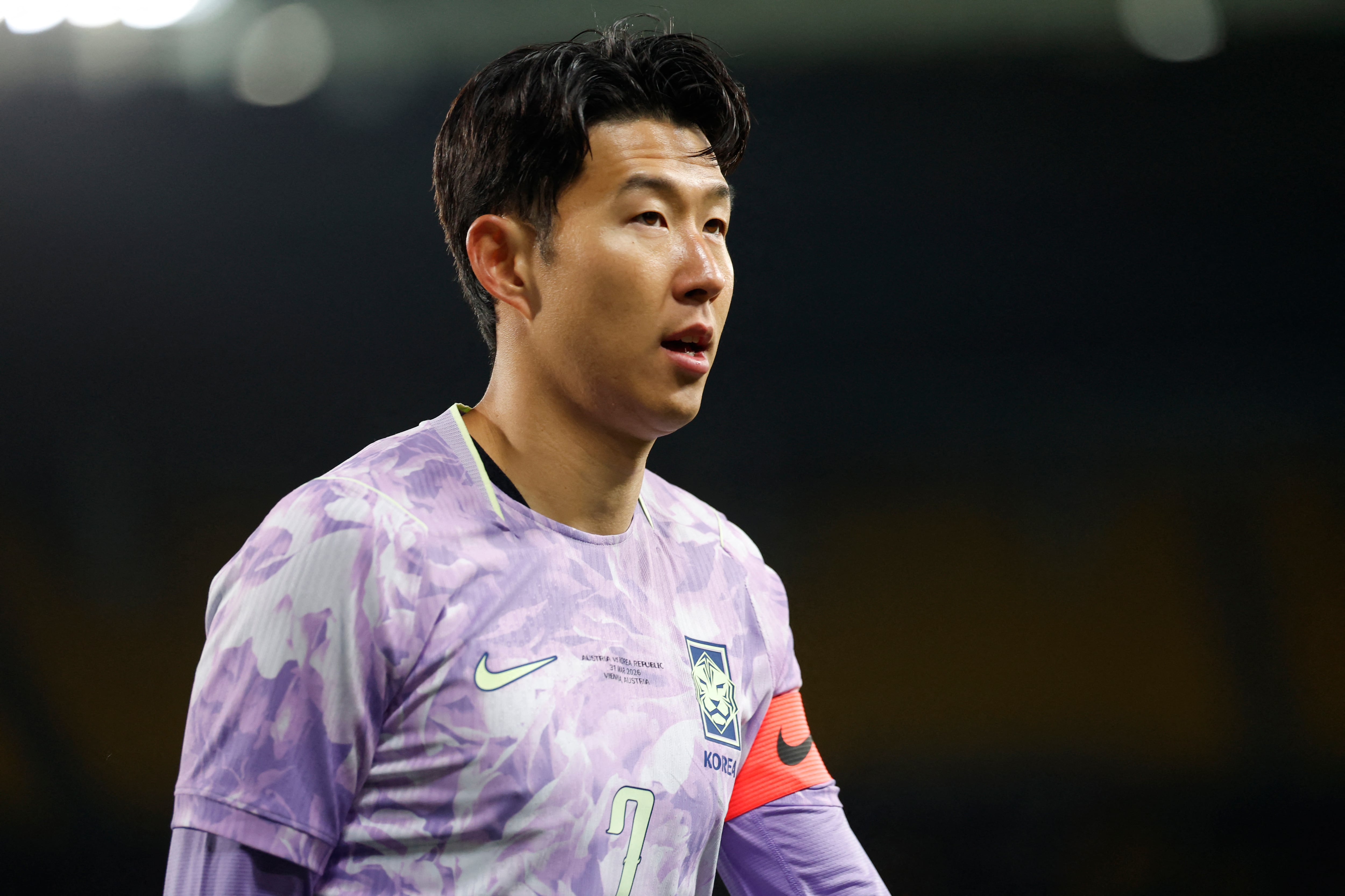 Con su estrella Son Heung-Min, la extravagante remera suplente de Corea del Sur (REUTERS/Lisa Leutner)