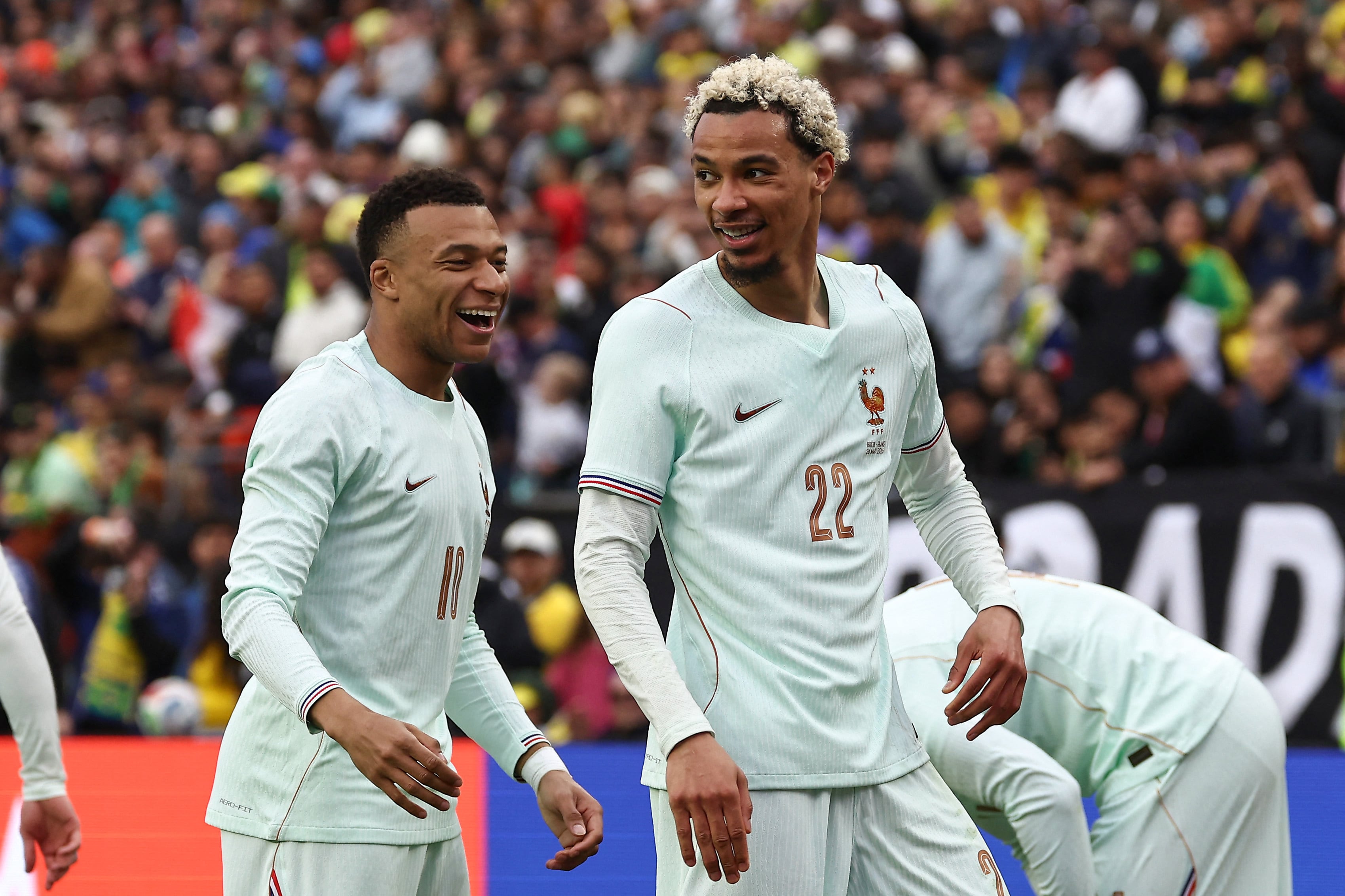 Hugo Ekitike, que será una de las grandes bajas por lesión, con la remera suplente de Francia (Mandatory Credit: Winslow Townson-Imagn Images)