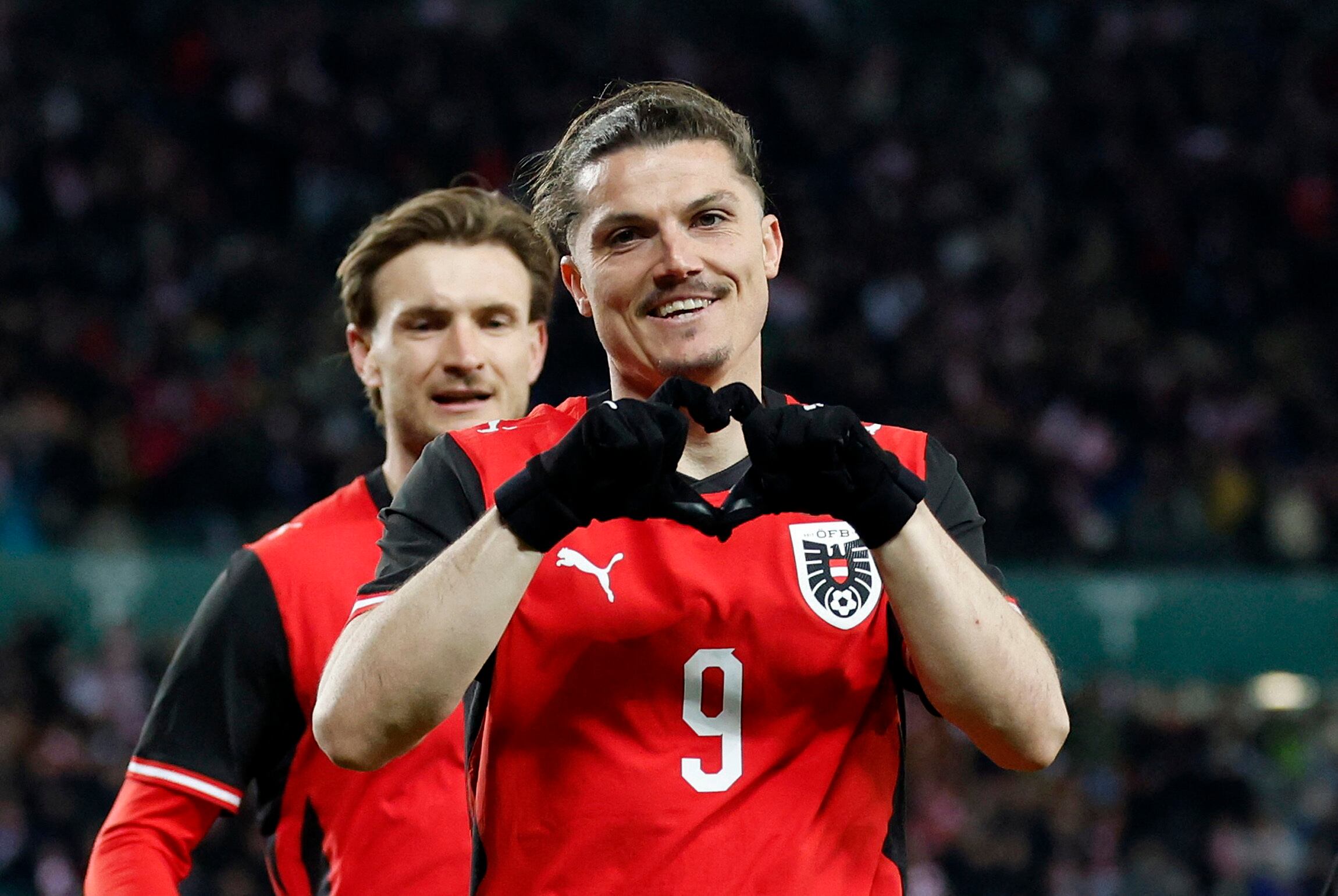 Marcel Sabitzer, la figura de Austria, con la camiseta titular para el Mundial (REUTERS/Lisa Leutner)