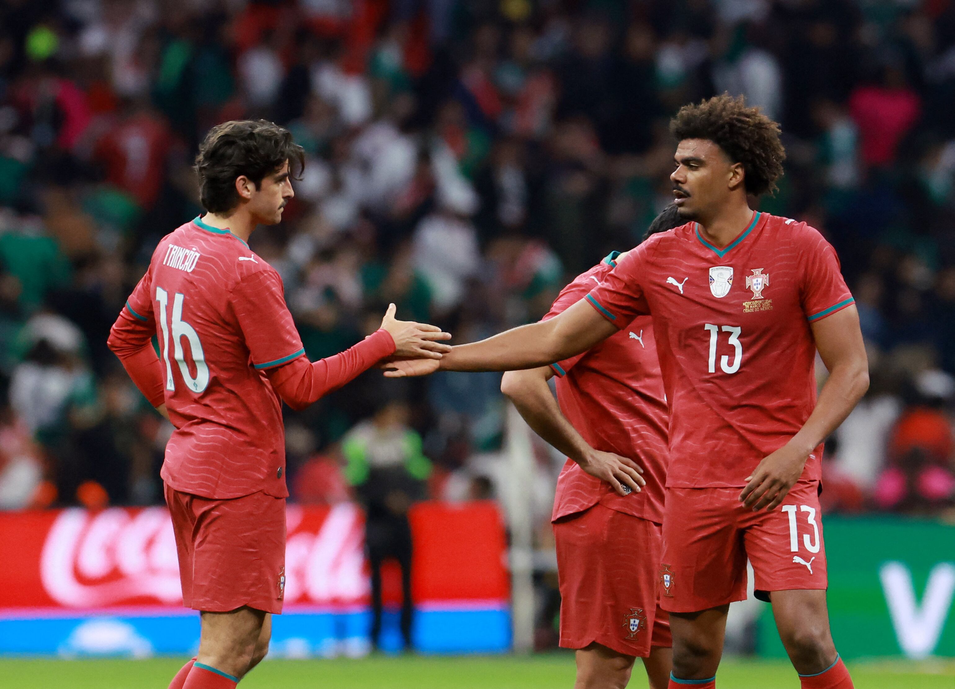La camiseta local que utilizará Portugal (REUTERS/Henry Romero)