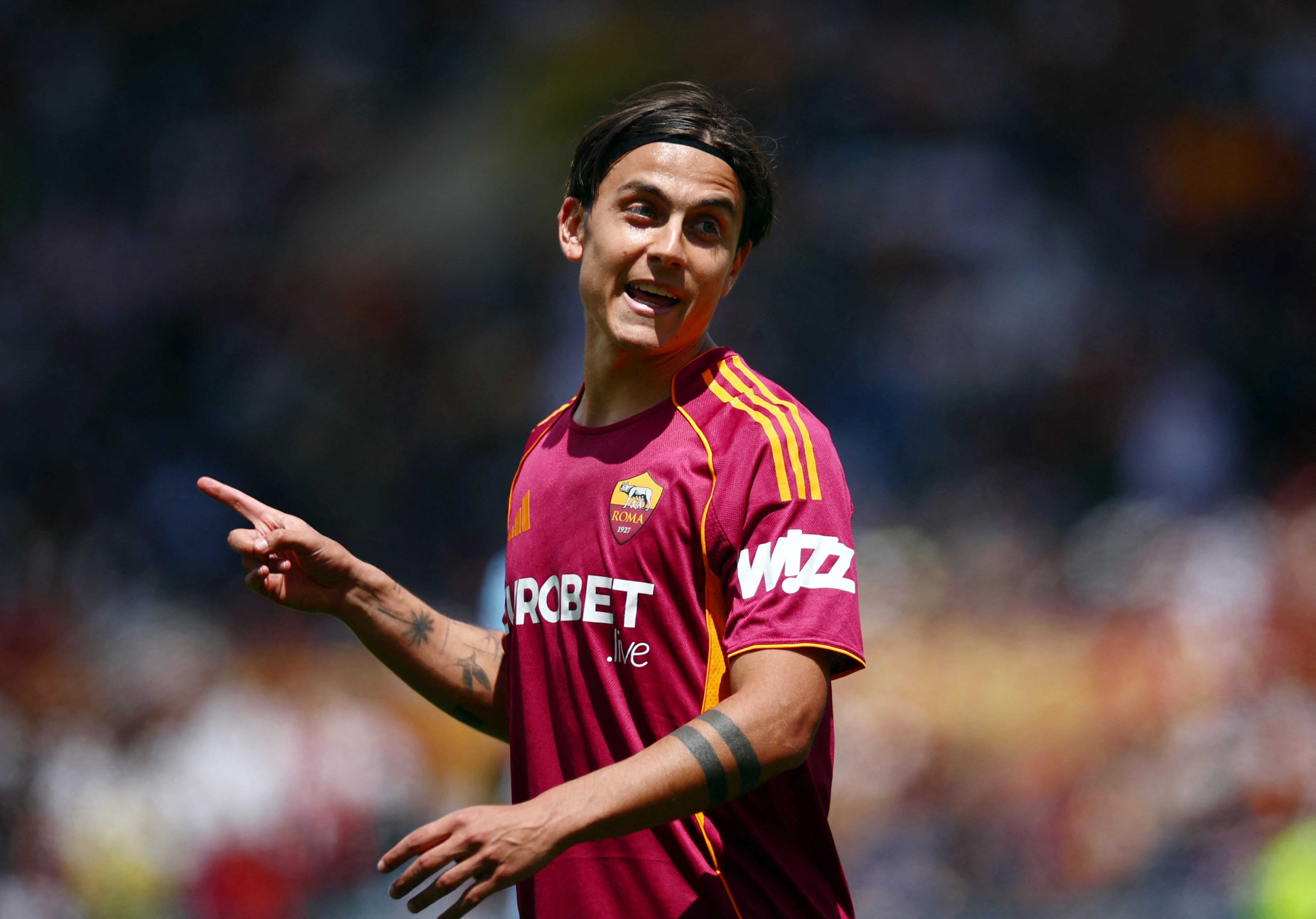 Paulo Dybala acordó la extensión de su contrato con la Roma (REUTERS/Guglielmo Mangiapane)