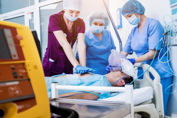 Ayuda ocular estatal para apoyar a los hospitales en situación de apuro ante los recortes federales de Medicaid