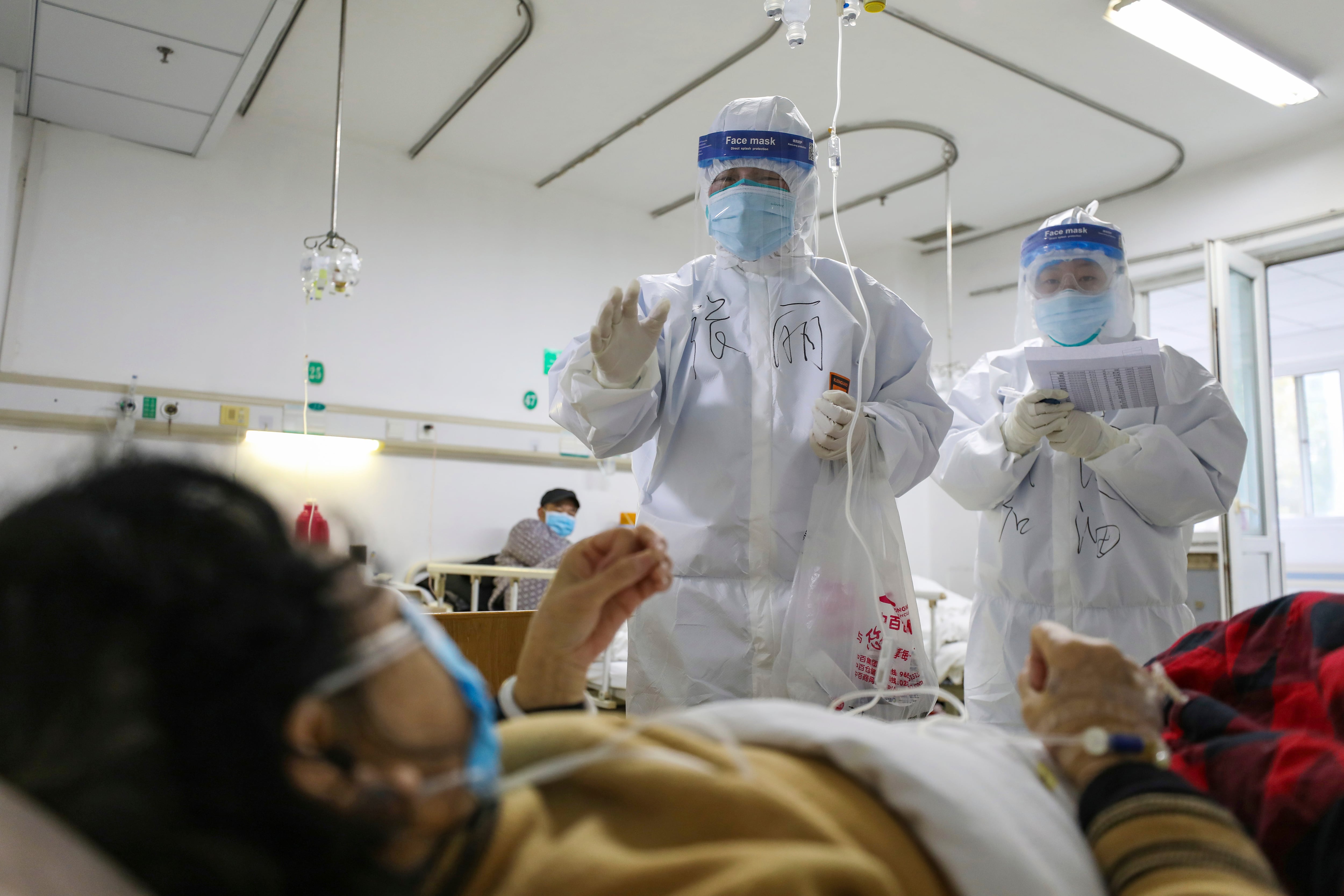 El informe remarcó que la esperanza de vida global solo se recuperó parcialmente tras la pandemia especialmente en regiones vulnerables. (Chinatopix vía AP, Archivo)