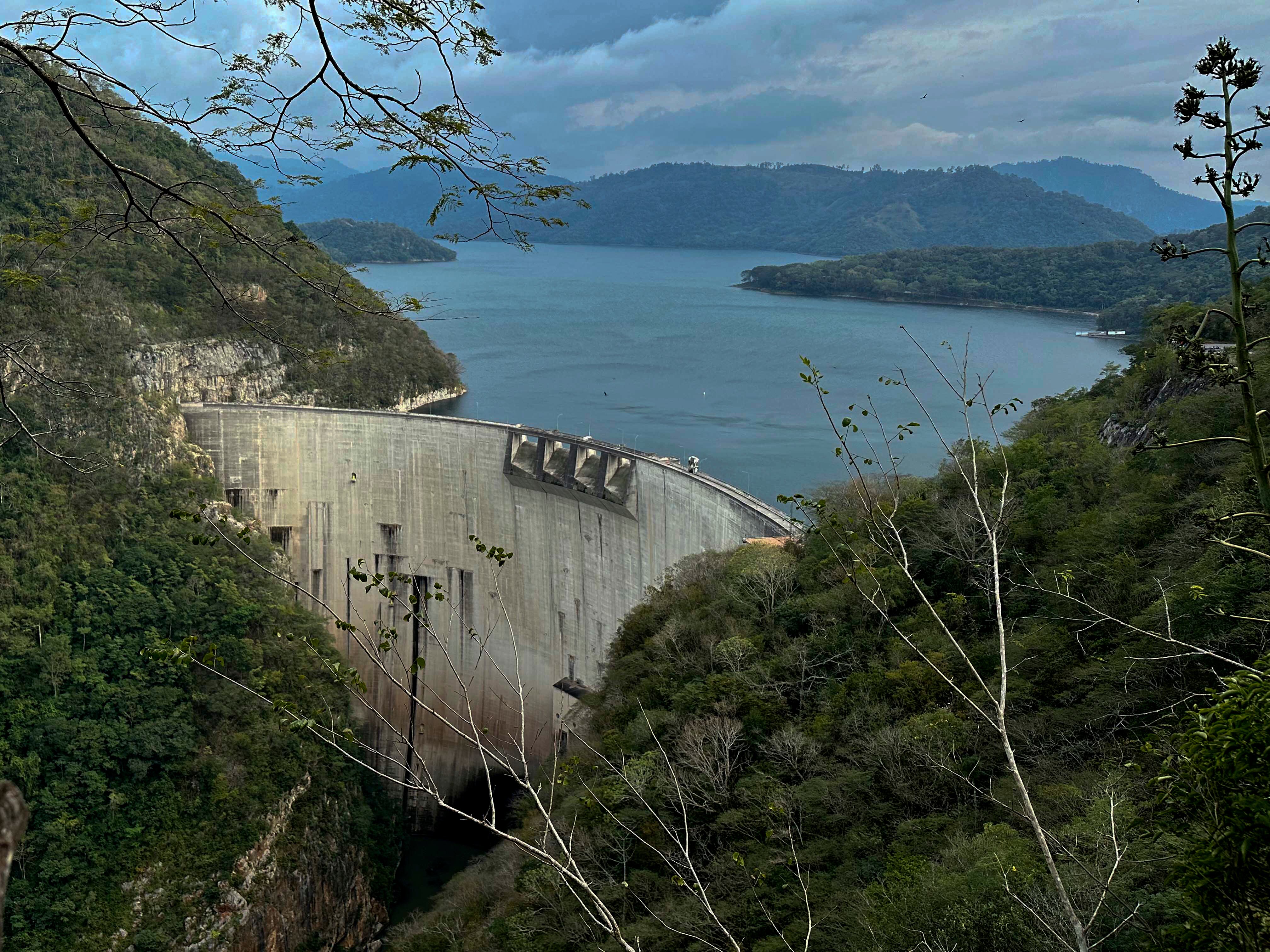 La crisis de agua en el Distrito Central de Honduras se agrava por la sequía prolongada y la baja en los embalses que abastecen a Tegucigalpa y Comayagüela.. EFE/Germán Reyes