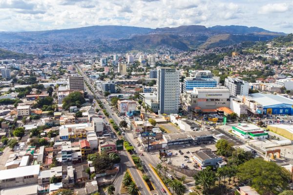 Bajos niveles en represas ponen en alerta a Honduras ante prolongados racionamientos de agua