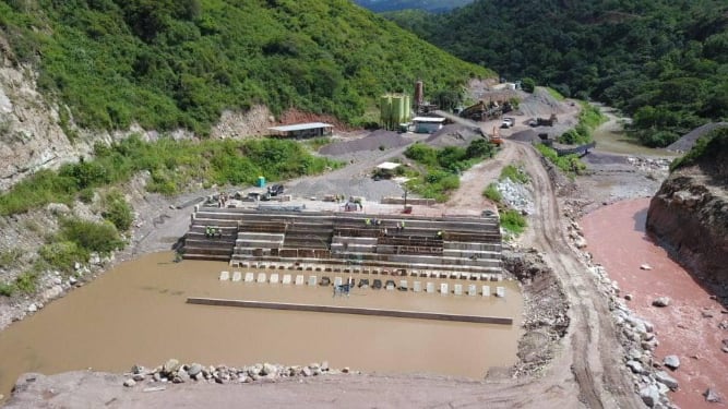 Vista aérea de las obras de la represa San José, infraestructura clave para mejorar el suministro de agua en la capital hondureña./ (Radio Nacional de Honduras)