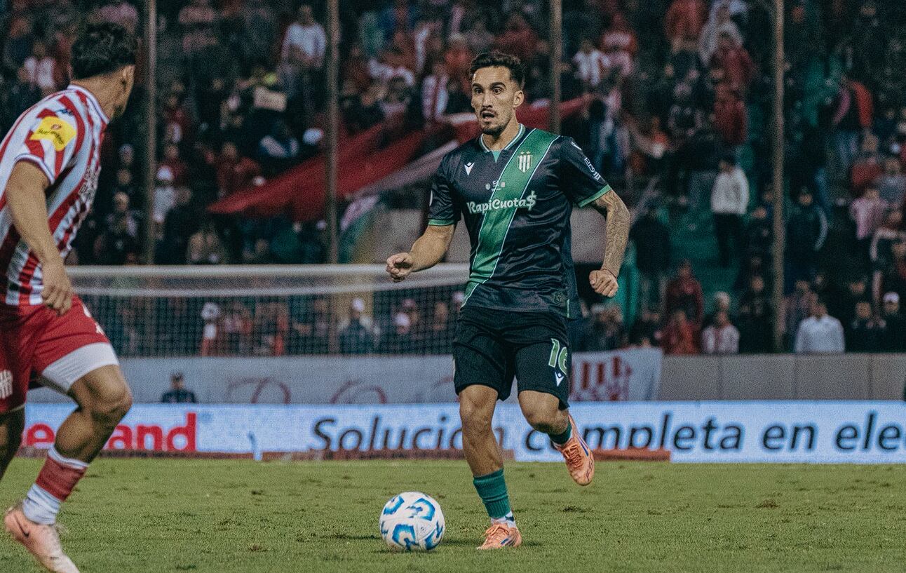 Banfield quedó a cuatro partidos de clasificarse a la Copa Libertadores 2027 (Crédito: @CAB_oficial/X)