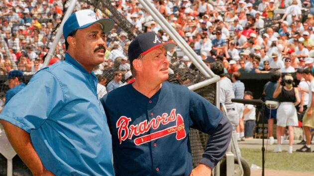 Antes de su consagración como mánager, Cox desempeñó funciones de coach en los Yankees e impulsó el desarrollo de jóvenes talentos en las ligas menores (AP Photo/Carlos Osorio, File)