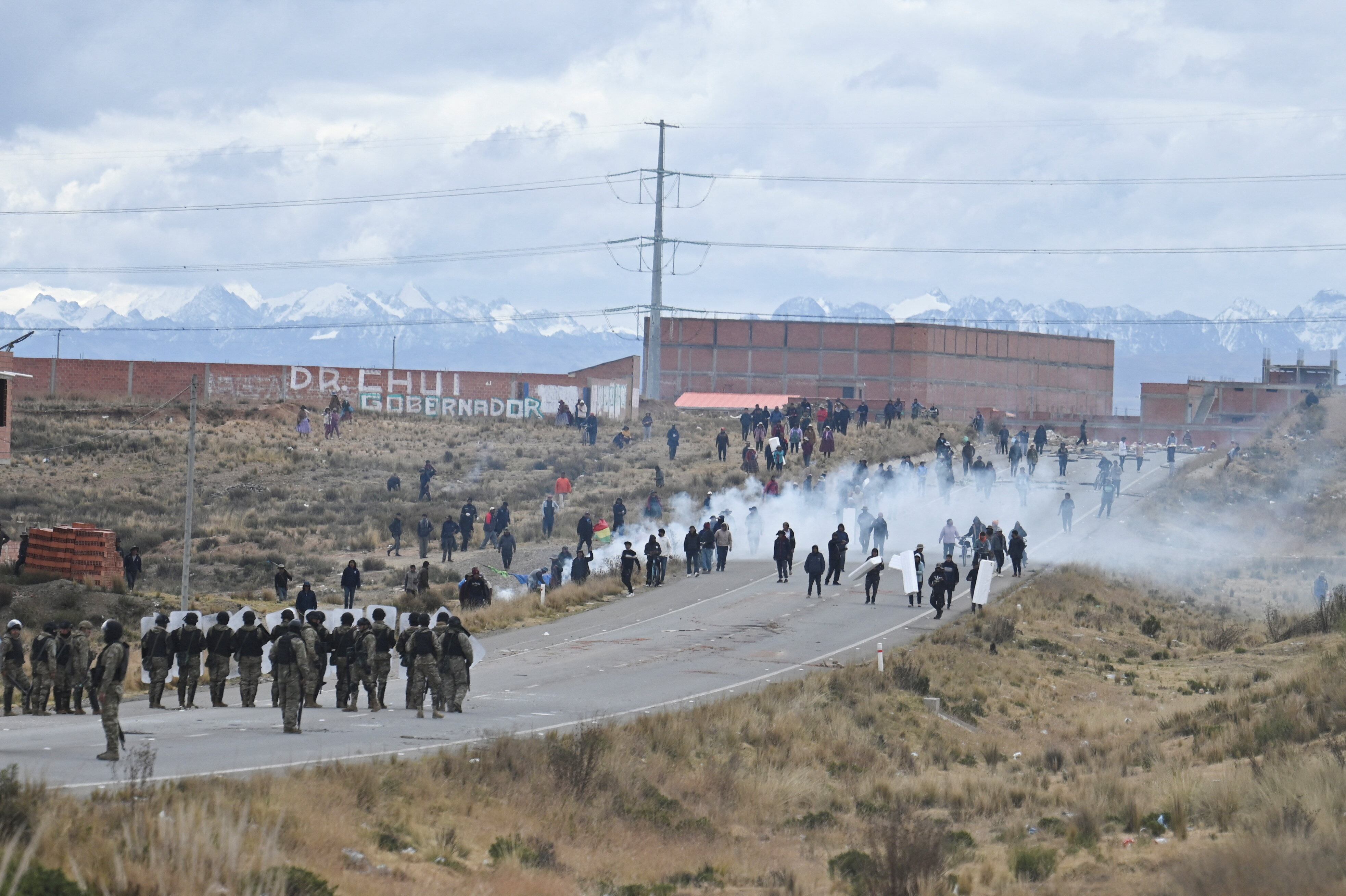 Imagen de un operativo policial en un punto de bloqueo en Bolivia. 23 de mayo de 2026. REUTERS/Claudia Morales