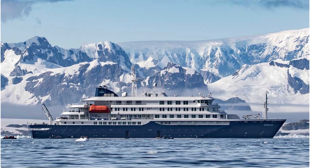El barco Hondius de Oceanwide Expeditions emprende una travesía por el Atlántico, desde Ushuaia hasta Islas Canarias