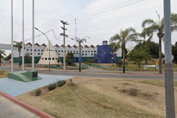 Buscan determinar si el alumno de 14 años que llevó un arma al colegio en Córdoba apuntó a un compañero