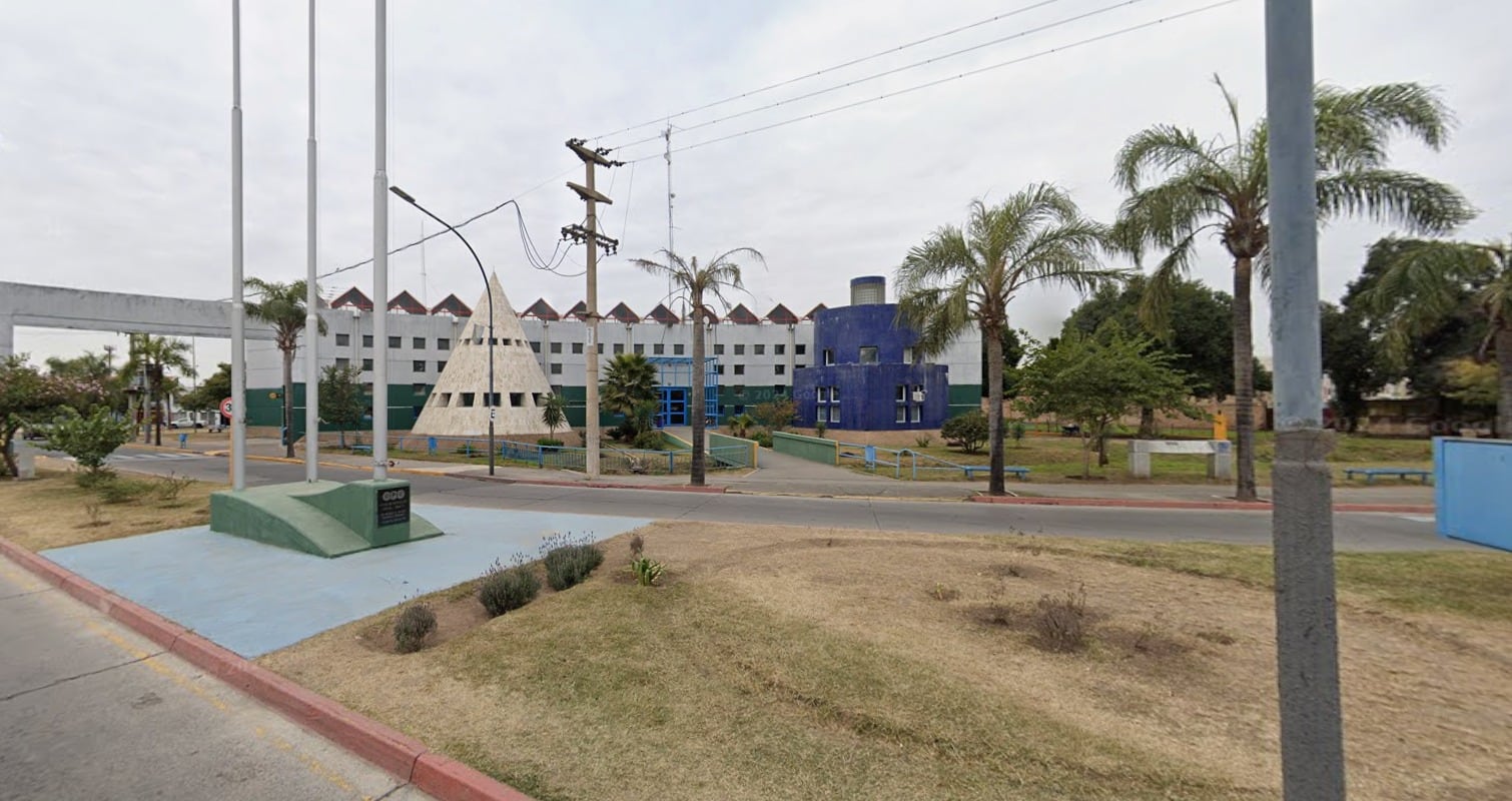 Buscan determinar si el alumno de 14 años que llevó un arma al colegio en Córdoba apuntó a un compañero