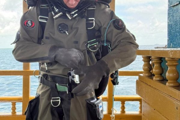 Buzos finlandeses recuperaron dos cuerpos de los buzos italianos muertos en una cueva submarina de Maldivas