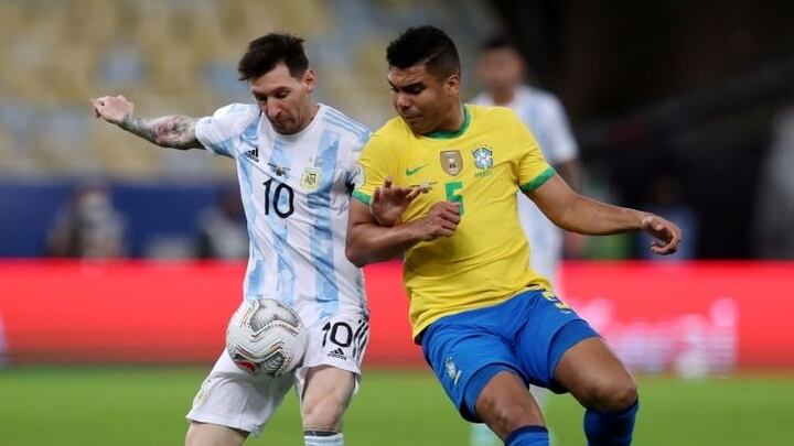 Casemiro relata cómo la estrategia colectiva y la máxima concentración eran imprescindibles para intentar frenar a Messi (REUTERS/Amanda Perobelli)
