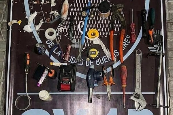 Cayó una banda dedicada a hacer escruches en departamentos vacíos de CABA: sus antecedentes