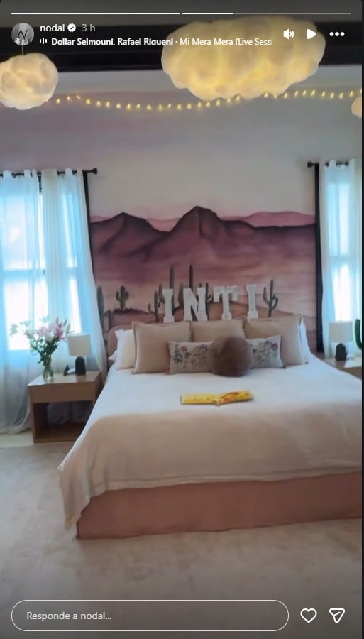 El dormitorioincluye detalles personalizados como un mural de paisajes desérticos, una cuna con la Virgen de Guadalupe y un baño privado con jacuzzi (Instagram/@nodal El Forajido)