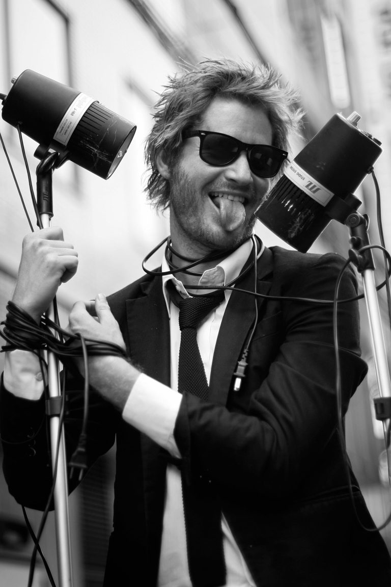 Cine, lengua de señas y puente entre culturas: Emilio Insolera, el actor ítalo argentino que es sordo y conquista el mundo