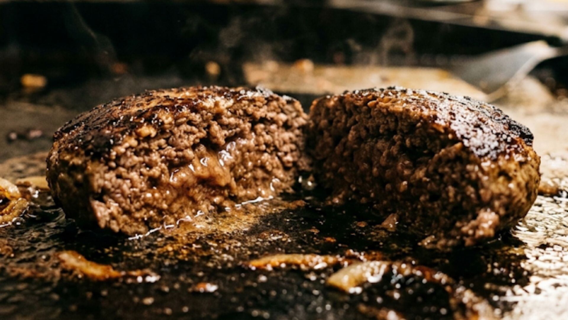 Cómo el consumo de hamburguesas poco cocidas aumenta el riesgo de infecciones graves