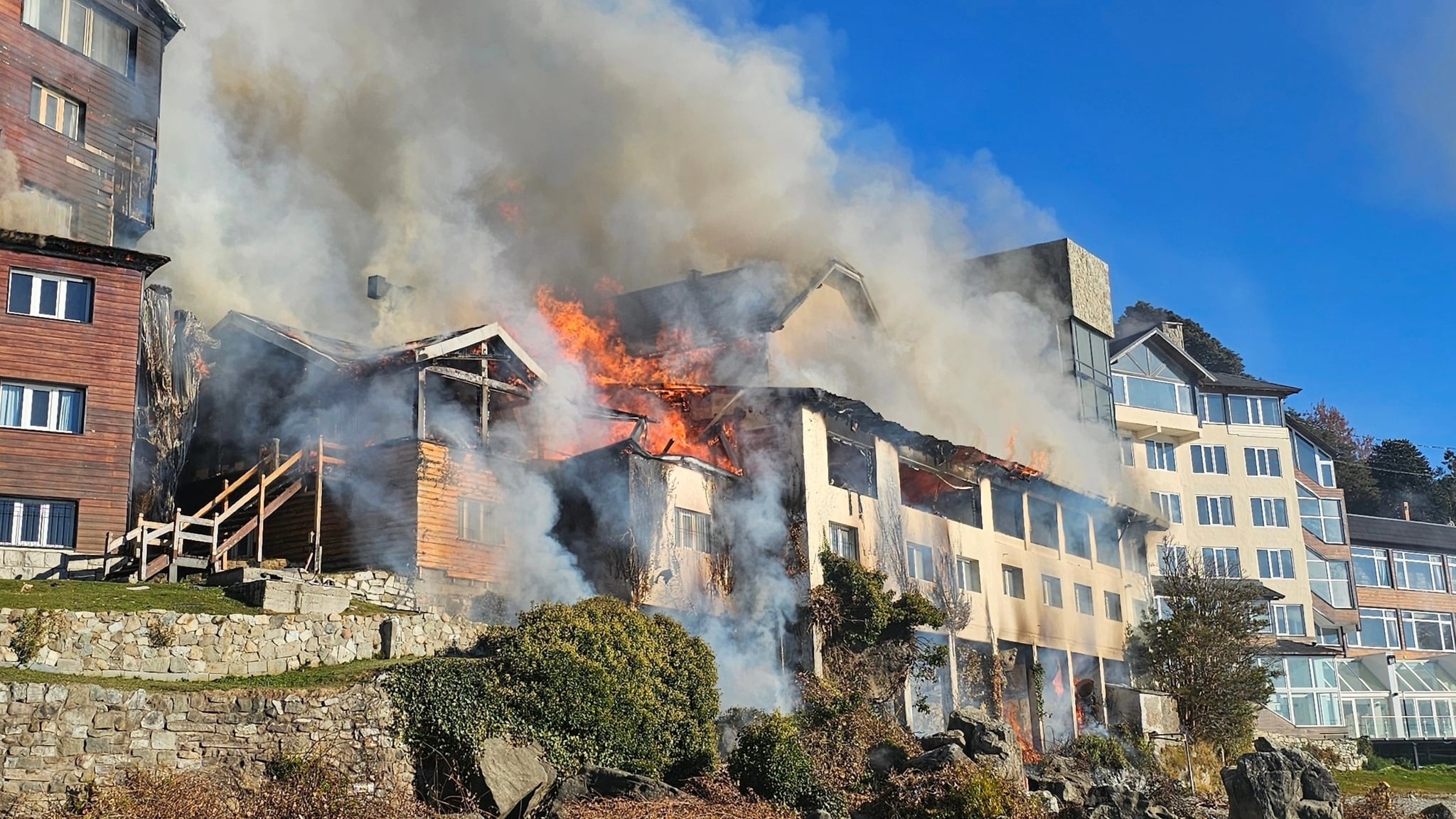 Cómo es el Hotel Huemul, el tradicional lugar de descanso de Bariloche destruido por el fuego