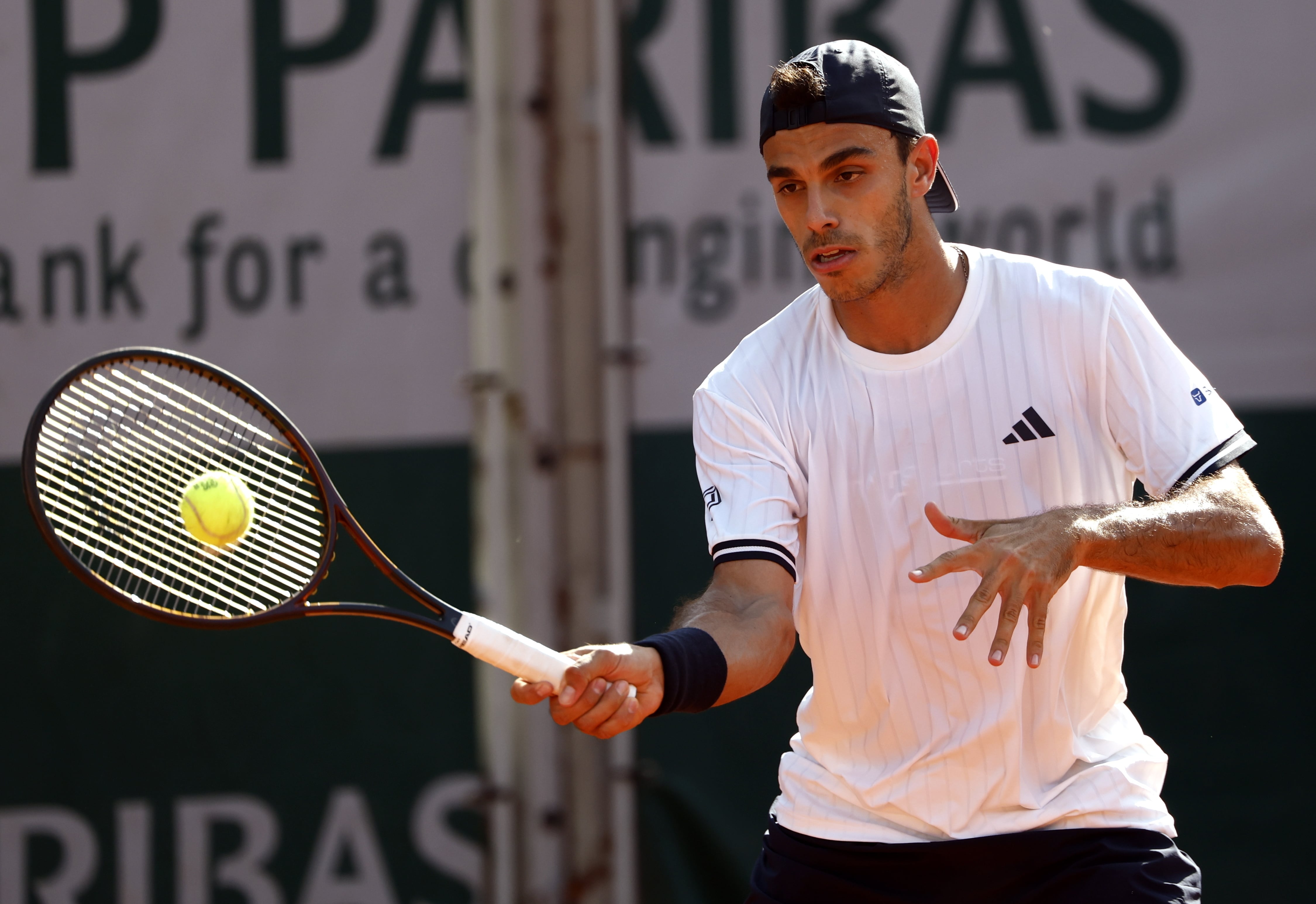 Francisco Cerúndolo irá por un lugar en la tercera ronda de Roland Garros frente al francés Hugo Gaston, con quien registra un triunfo por lado en el historial (Crédito: EFE/EPA/YOAN VALAT)