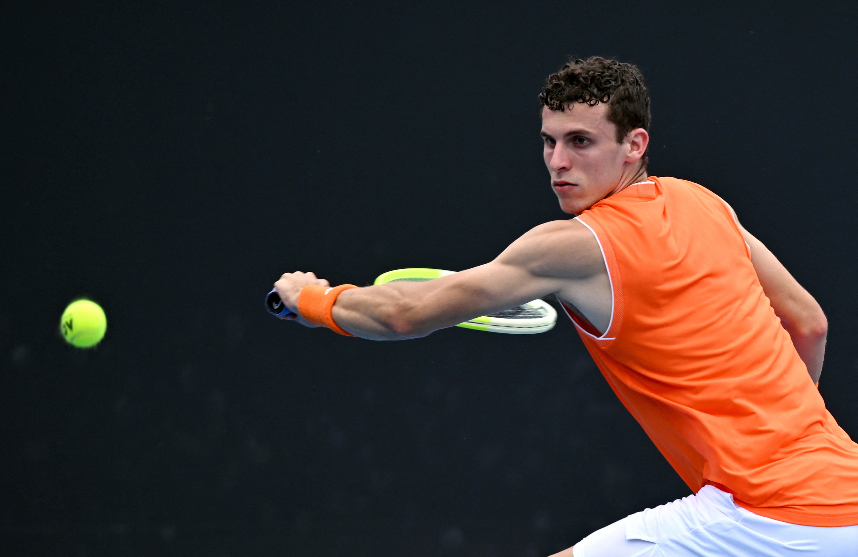 Juan Manuel Cerúndolo buscará meterse por segunda temporada consecutiva en la tercera ronda de Roland Garros y tendrá un exigente cruce frente al italiano Jannik Sinner (Crédito: REUTERS/Jaimi Joy)