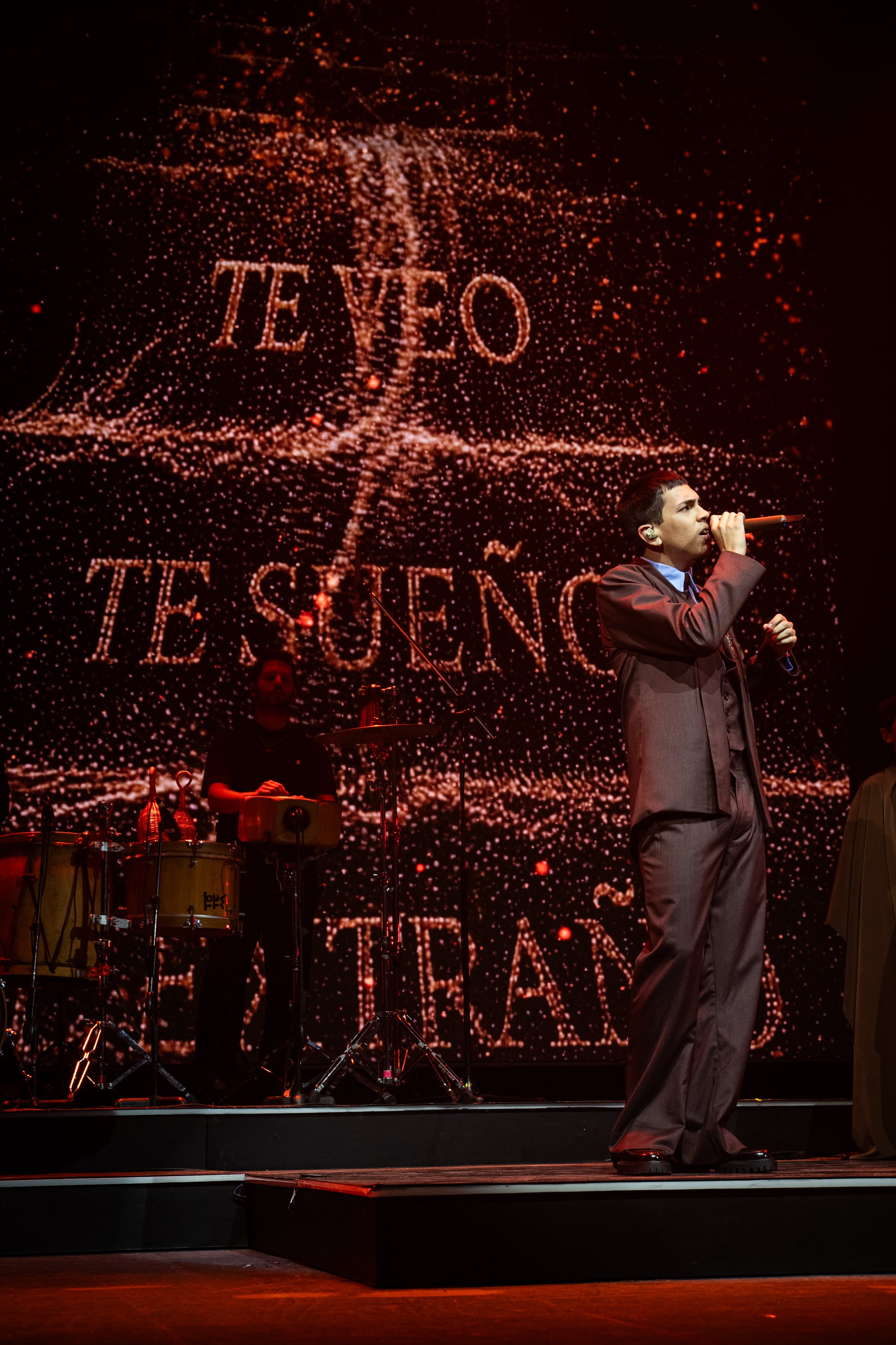 La interpretación de “Niño” en los Premios Gardel 2026 potenció la carga emocional del evento con una puesta en escena significativa y la presencia de niños en el escenario