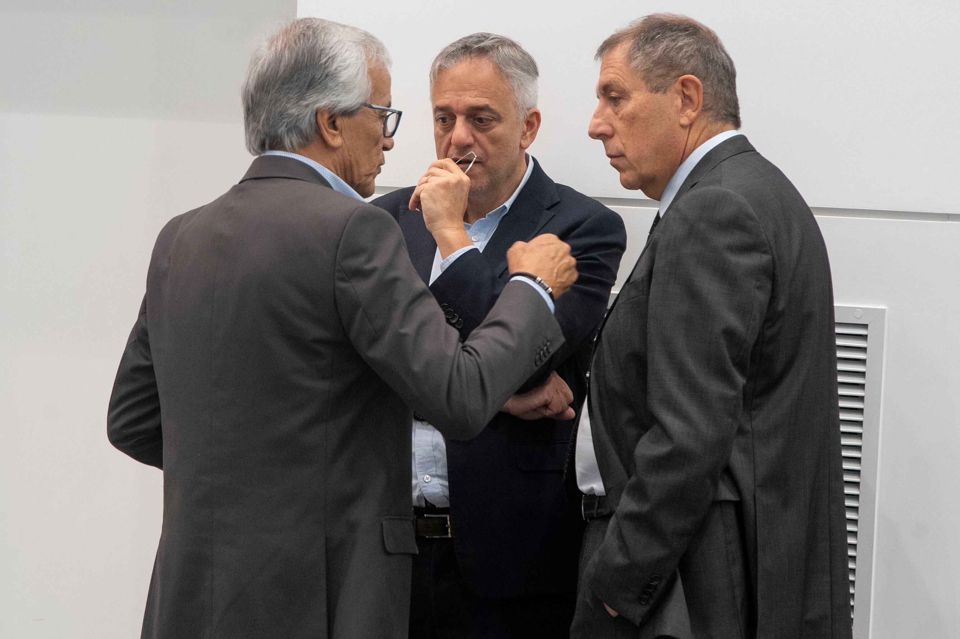 El ministro de Trabajo, Juan Castillo, el director de la OPP, Rodrigo Arim, y el ministro de Economía, Gabriel Oddone (Presidencia)