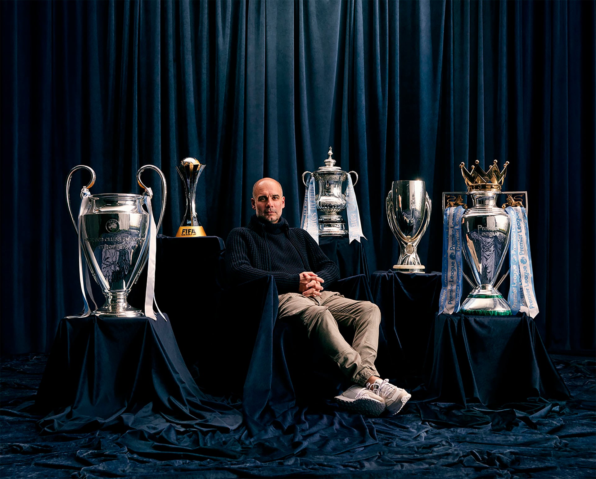 Pep Guardiola se despidió rodeado de los trofeos obtenidos con el Manchester City