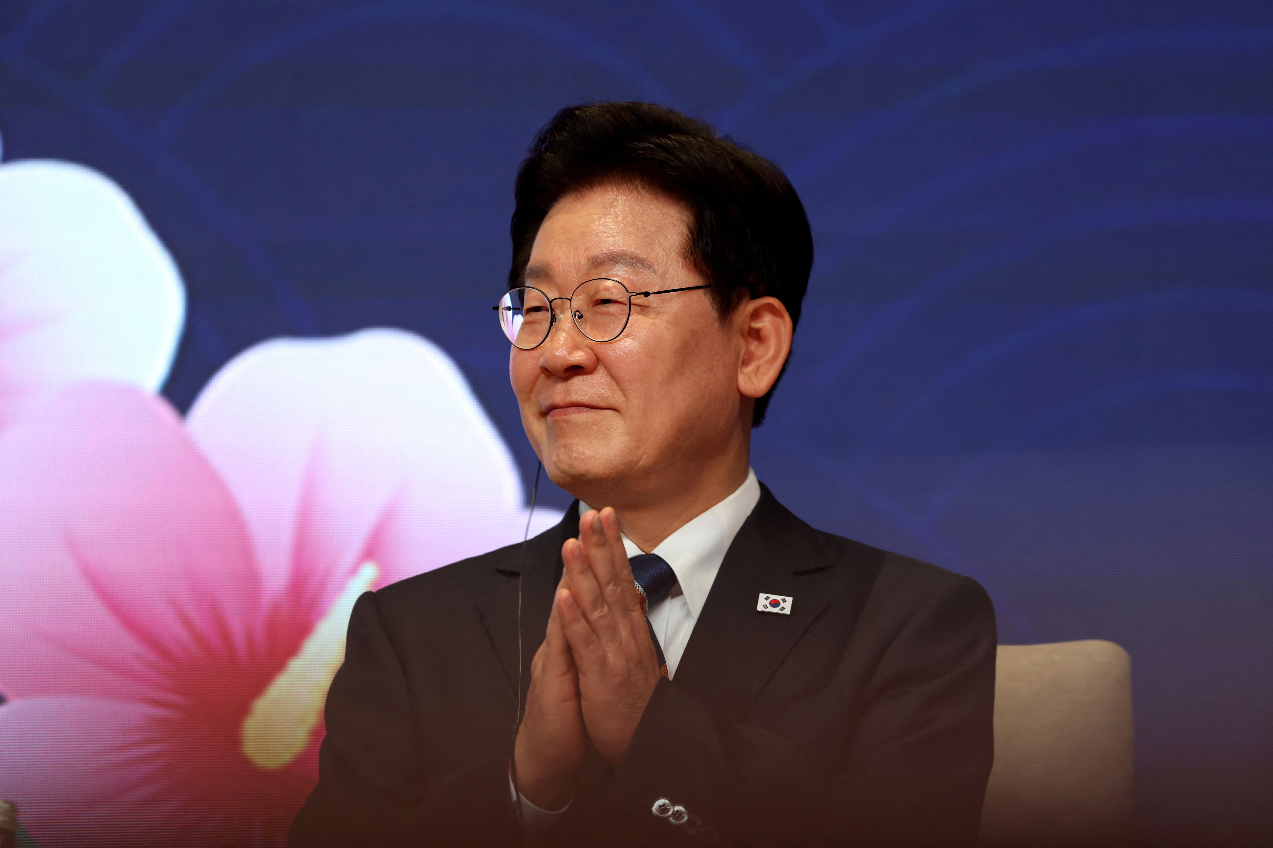 El presidente de Corea del Sur, Lee Jae Myung, quien llamó el martes a fortalecer las capacidades militares del país tras el nuevo lanzamiento de misiles de Corea del Norte, en una imagen de archivo tomada en Nueva Delhi el 20 de abril de 2026. (REUTERS/Bhawika Chhabra)