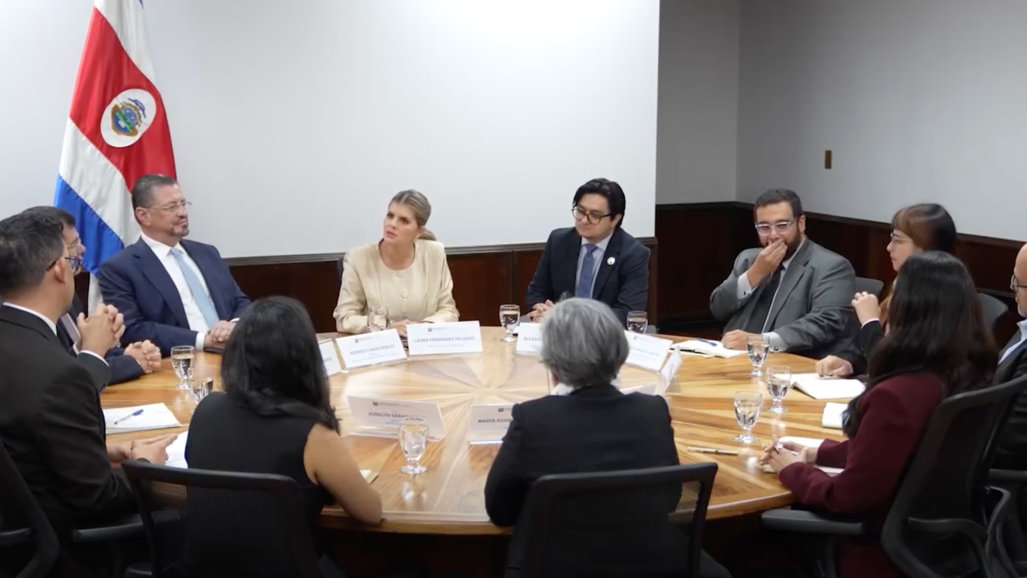 Laura Fernández sostuvo reuniones con distintas bancadas legislativas en Casa Presidencial. Créditos: Presidencia de la República