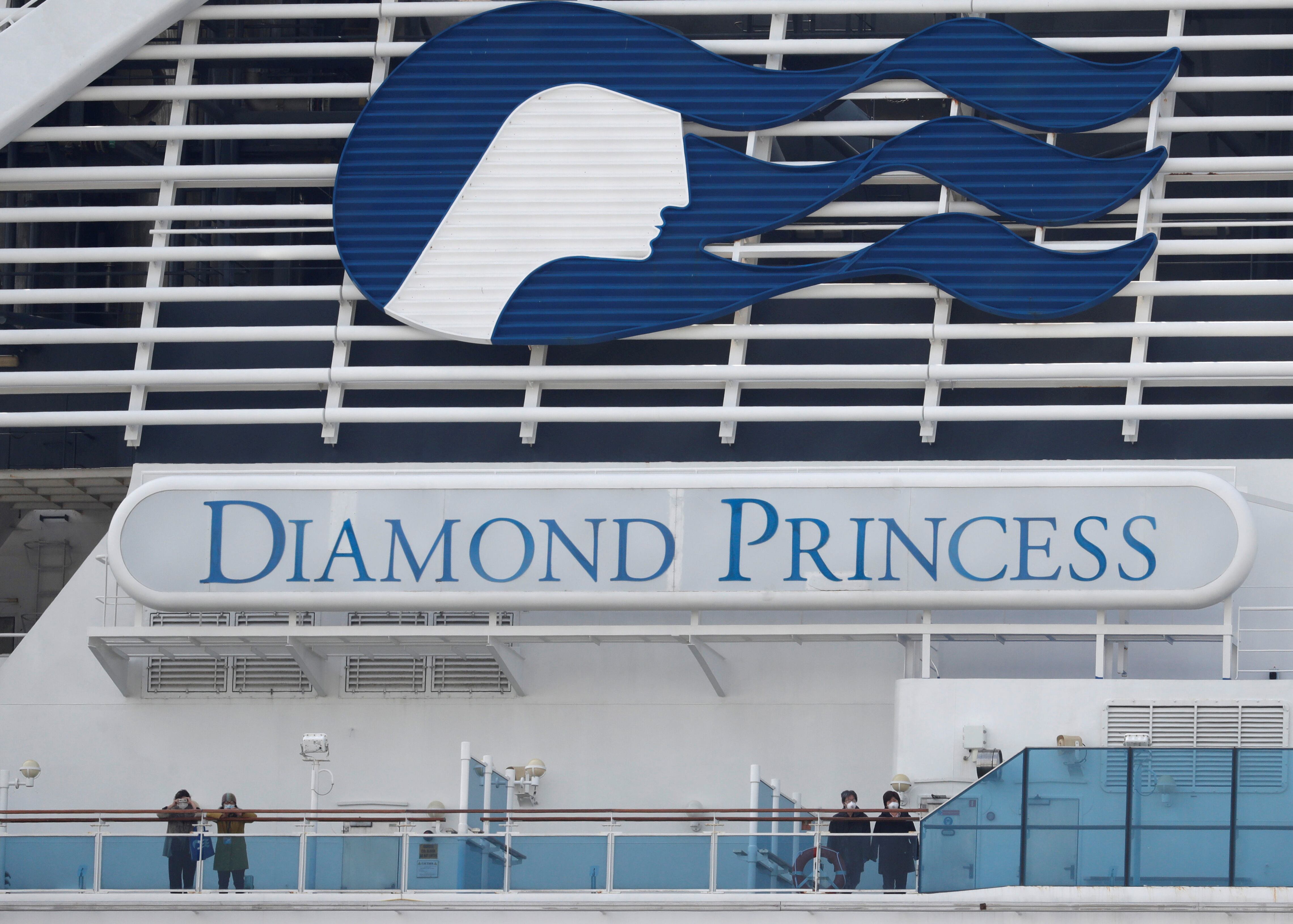 El crucero Diamond Princess quedó en cuarentena en el puerto de Yokohama, Japón, en febrero de 2020, con más de 3.700 personas a bordo/Archivo REUTERS/Kim Kyung-Hoon
