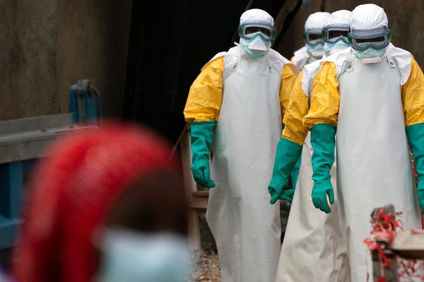 Cuáles son los síntomas y cómo se transmite el virus Bundibugyo, que causó el brote de ébola en África