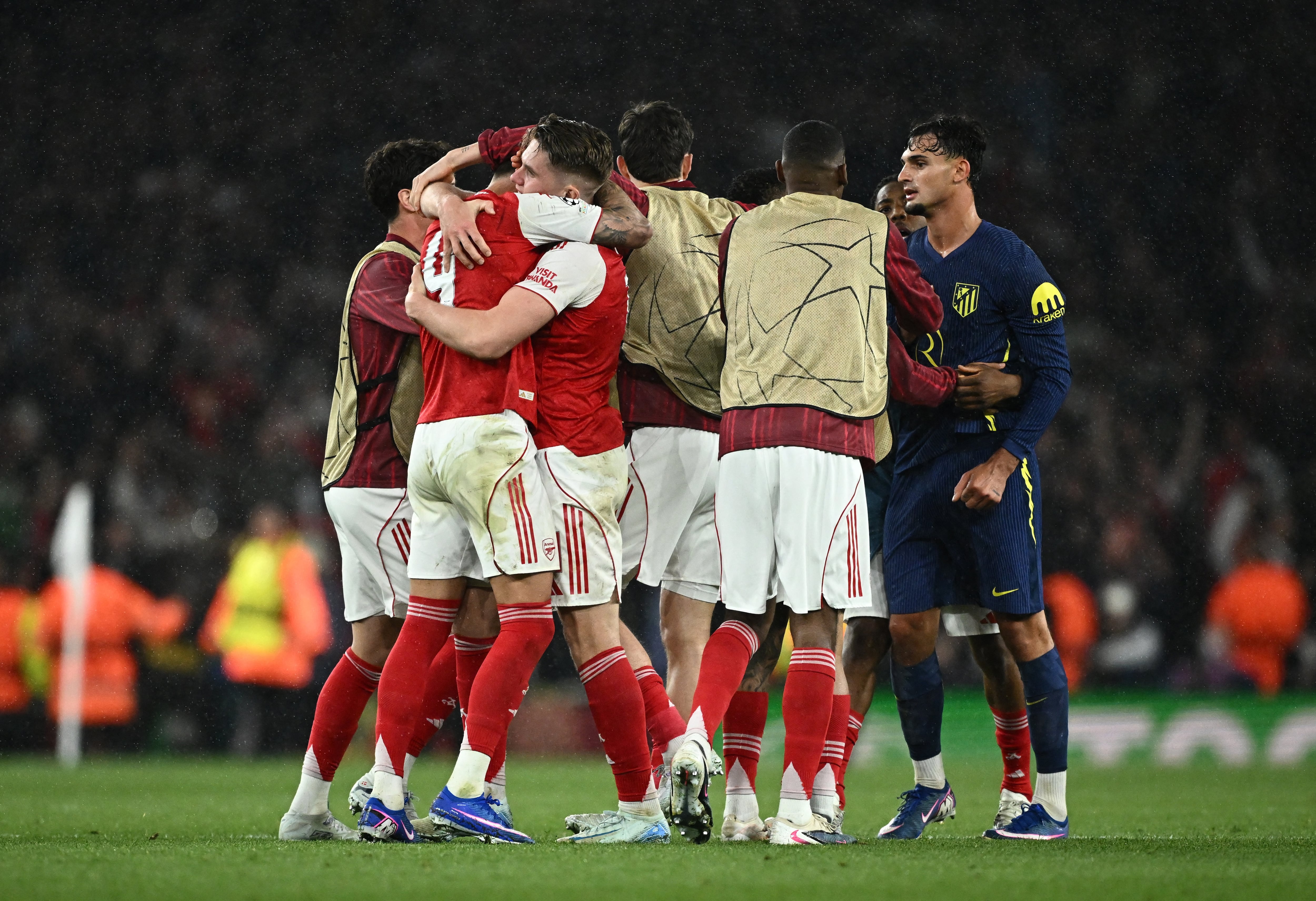 Los jugadores del Arsenal recibirán un bono individual si conquistan la Champions League ante el PSG (REUTERS/Dylan Martinez)
