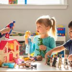 Cuentos de terror, monstruos y juegos: el rol clave del miedo recreativo en el desarrollo infantil