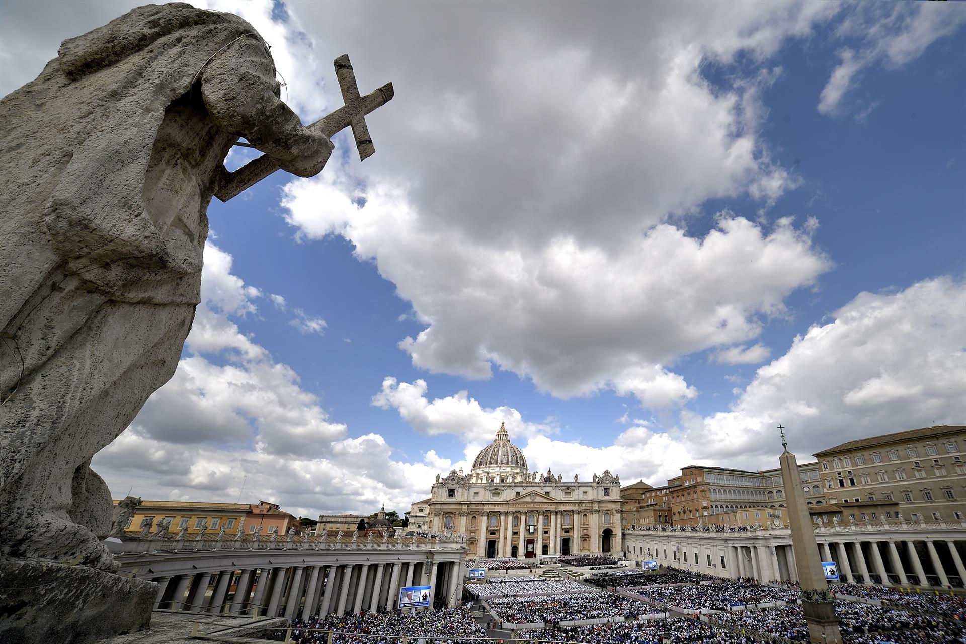 Ese documento marcó un cambio importante dentro del Vaticano: en lugar de mantenerse a distancia, la Iglesia optó por involucrarse en esos nuevos espacios y alentó, entre otras iniciativas, la creación de medios católicos (EP)
